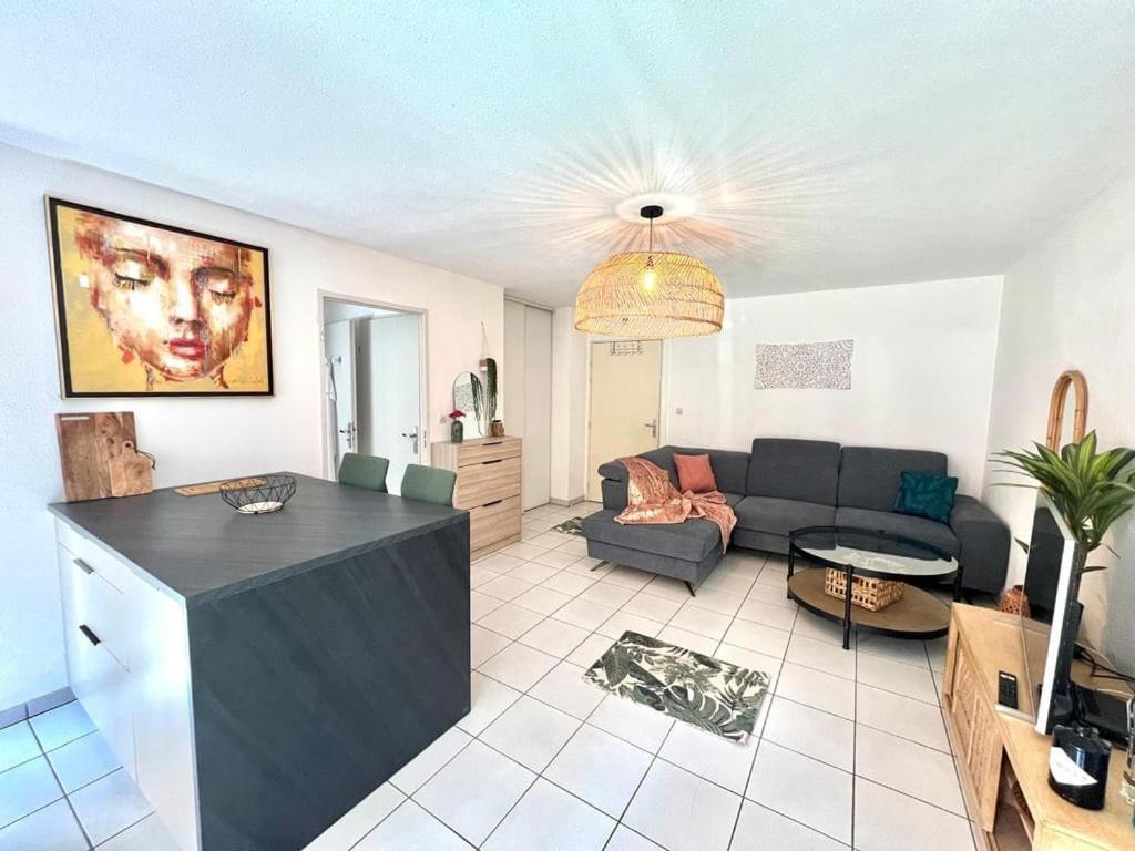 Apartamento Le Ernest - Parking Inclus, Jardin Prive Et Piscine